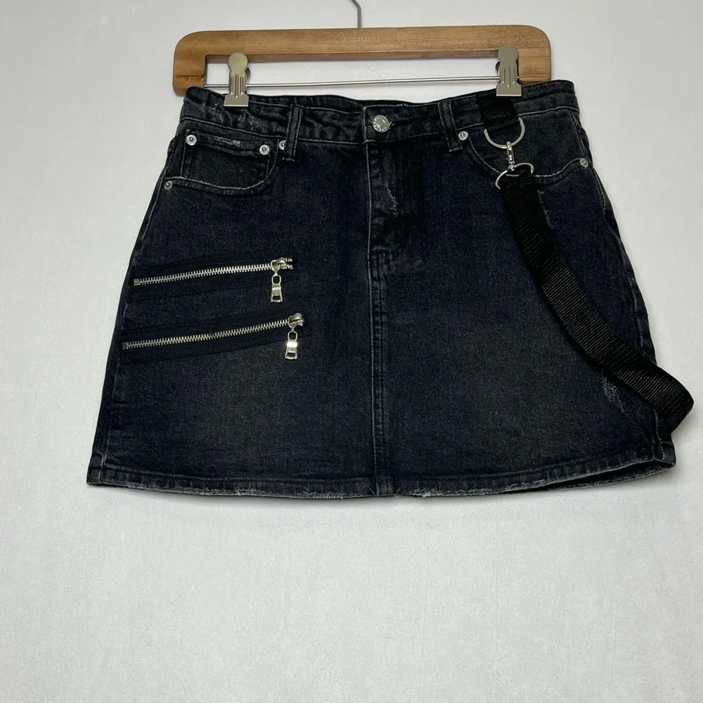 Forever 21 Women”s Black Denim Moto Mini Skirt Sz M Zip Pocket Y2K Whimsigoth